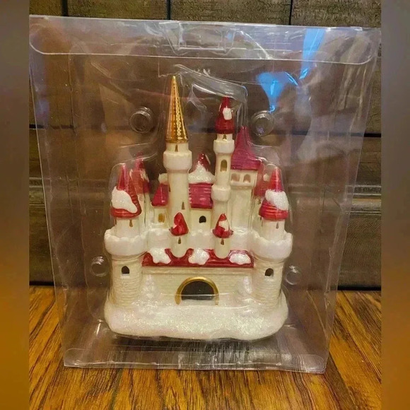 Disney Village Victorian Castle Mickey & Minnie Mouse Christmas Collectible - Picture 1 of 3
